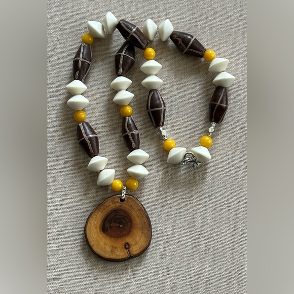 22-1/2 inch Brown/White French Cross bead necklace NWOT - Picture 7 of 15